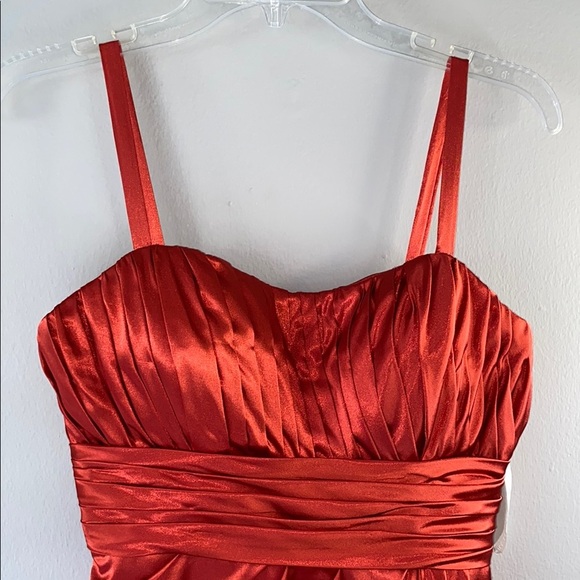 Elegant Red Satin Dress - Picture 8 of 16